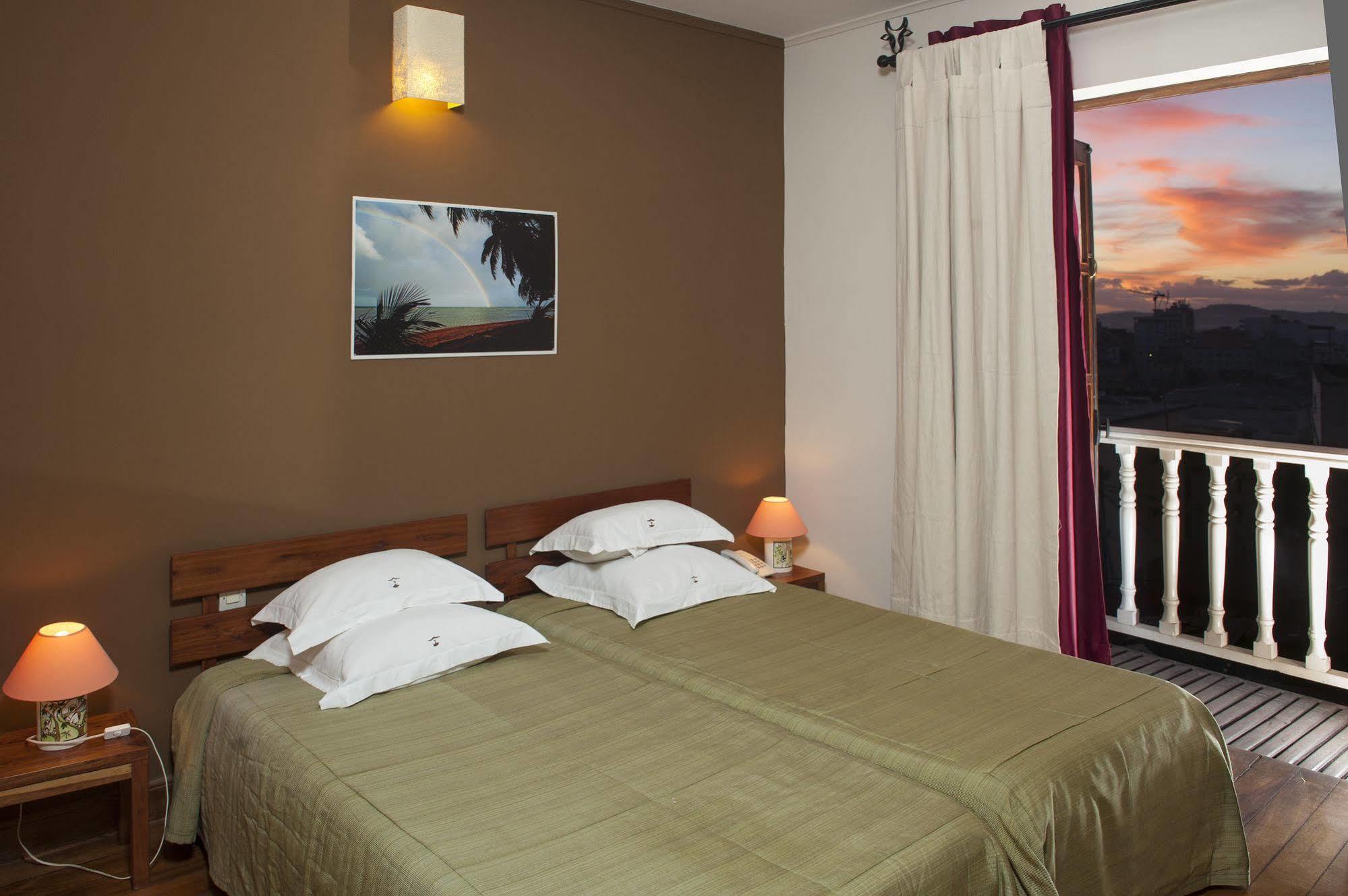 מלון אנטננריבו Les 3 Metis מראה חיצוני תמונה